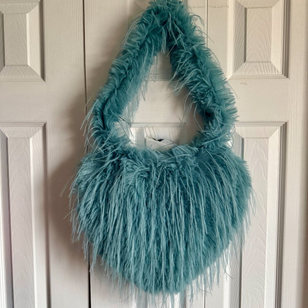 Furry Heart shaped Novelty shoulder bag/purse. NEW